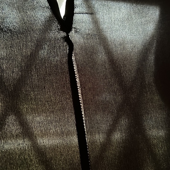 Silk shirt with long back and short front - Picture 3 of 6